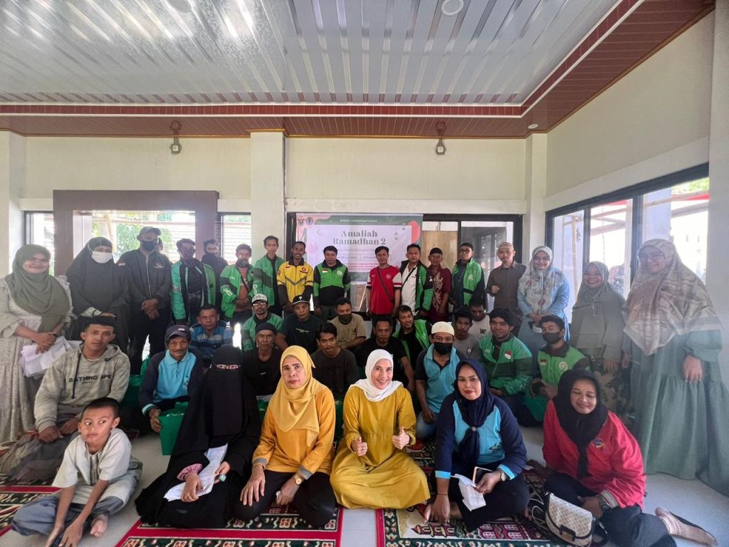 Tebar Paket Sembako Dep. Kesling FKM UH
